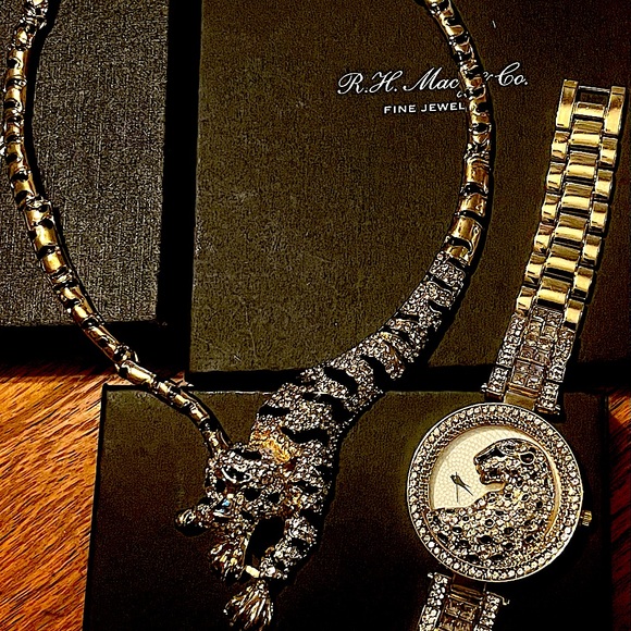 Women’s Leaopard Necklace and watch Set. Stainless steel and cubic. - Picture 1 of 2